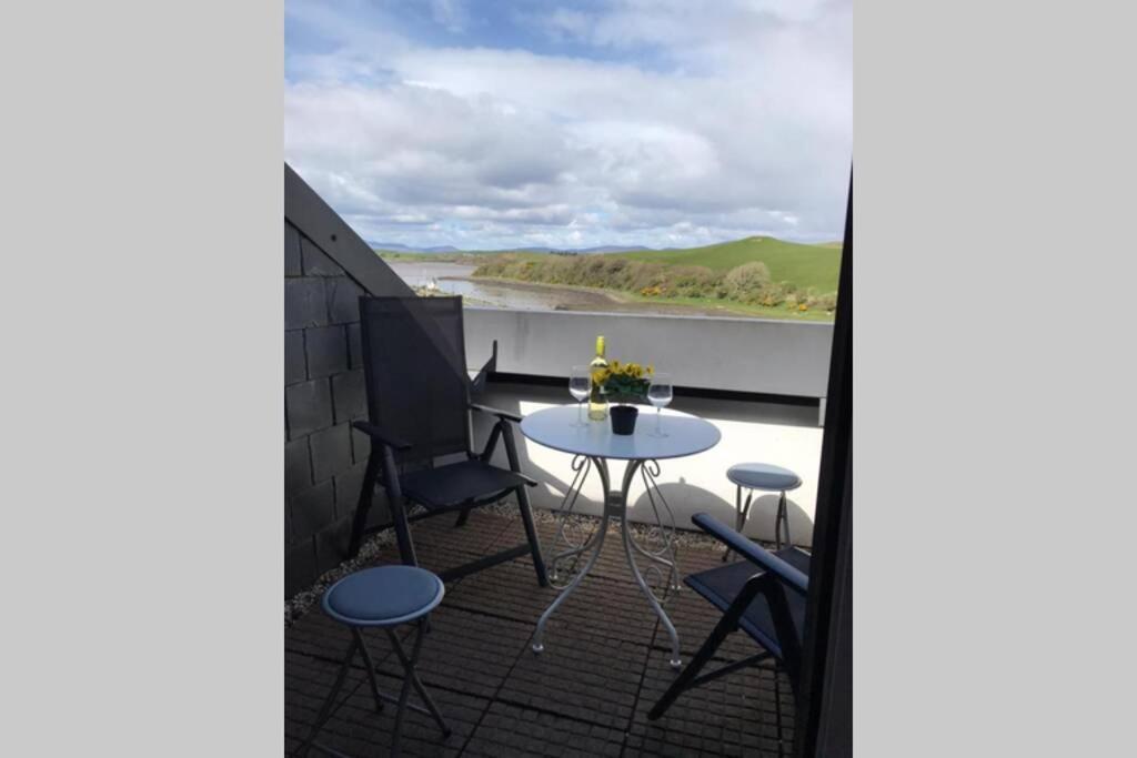 Clew Bay Balcony Views - Westport Quay Apt Apartment Екстериор снимка